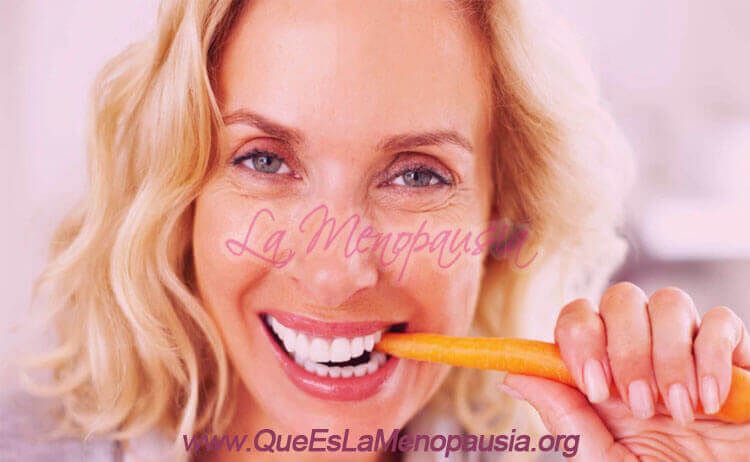Cuidar tus dientes al llegar a la menopausia