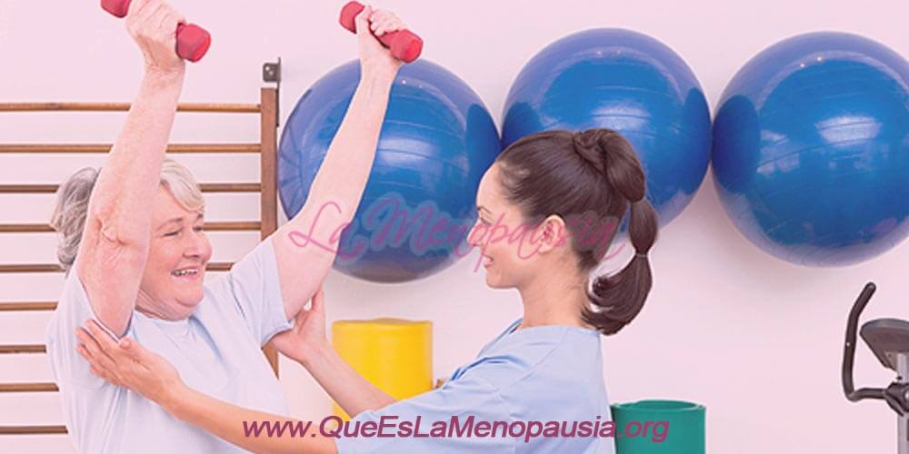 Mujer haciendo fisioterapia
