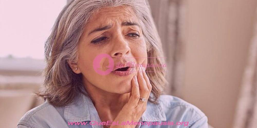 Menopausia y salud bucodental: Todo lo que debes saber 2 Efectos de la menopausia en la salud bucodental