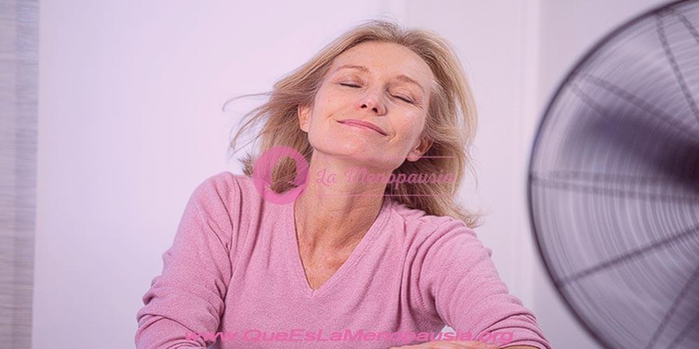 ¿Cómo cuidar la salud bucodental durante la menopausia? Consejos y recomendaciones para cuidar tus dientes 3 Qué es la menopausia y cómo afecta a la salud de la mujer